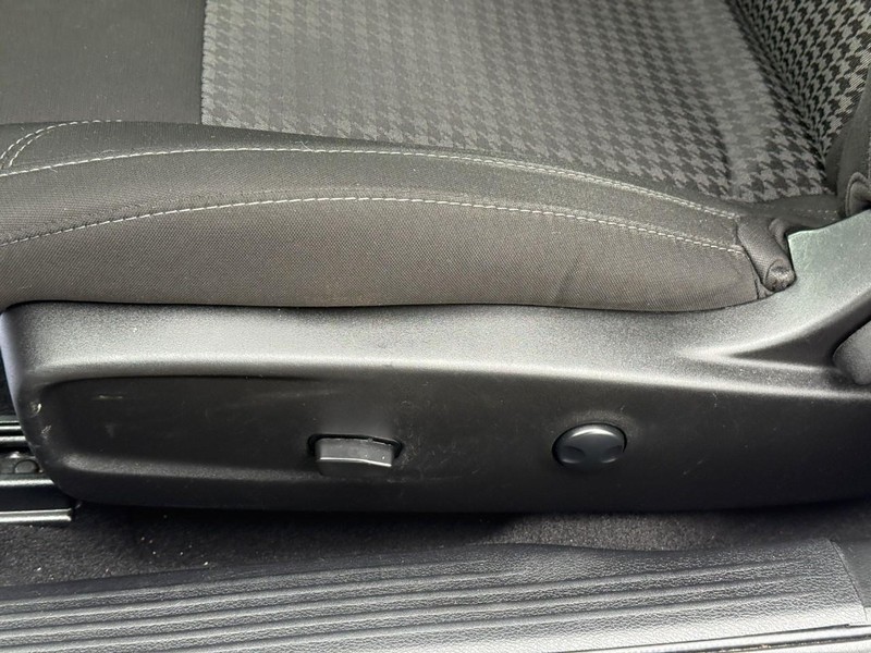 Dodge Challenger Vehicle Image 17