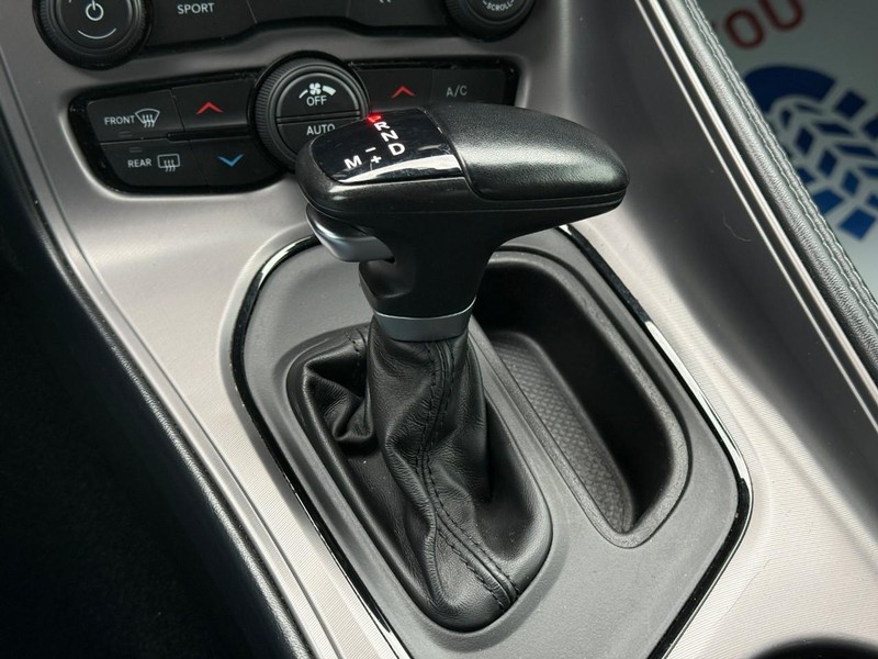 Dodge Challenger Vehicle Image 21