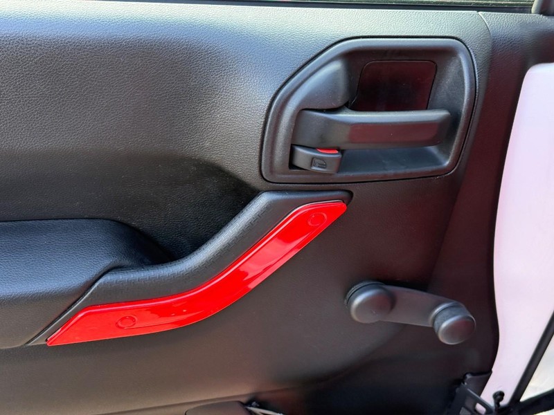 Jeep Wrangler Vehicle Image 13