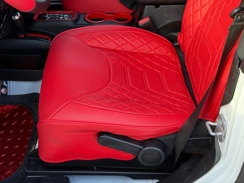 Jeep Wrangler Vehicle Image 14