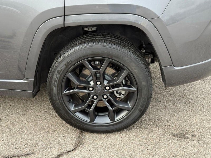 Jeep Grand Cherokee 4xe Vehicle Full-screen Gallery Image 4