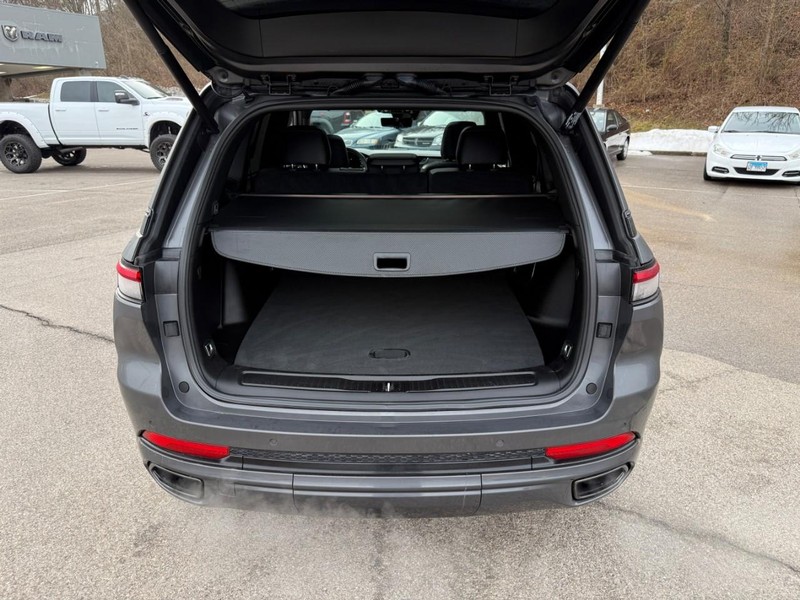 Jeep Grand Cherokee 4xe Vehicle Full-screen Gallery Image 5