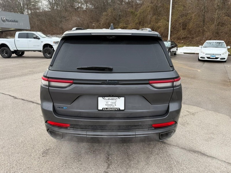 Jeep Grand Cherokee 4xe Vehicle Full-screen Gallery Image 6