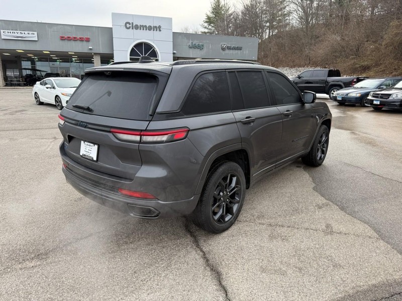 Jeep Grand Cherokee 4xe Vehicle Full-screen Gallery Image 7