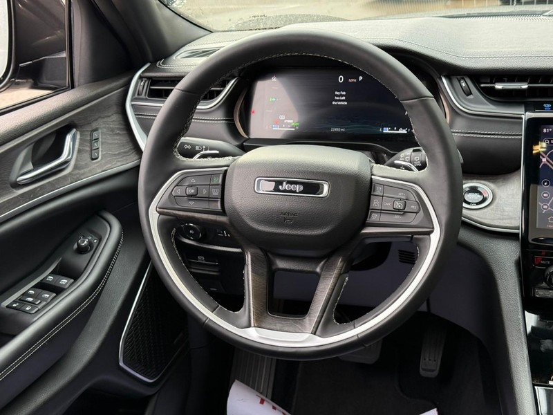 Jeep Grand Cherokee 4xe Vehicle Full-screen Gallery Image 12