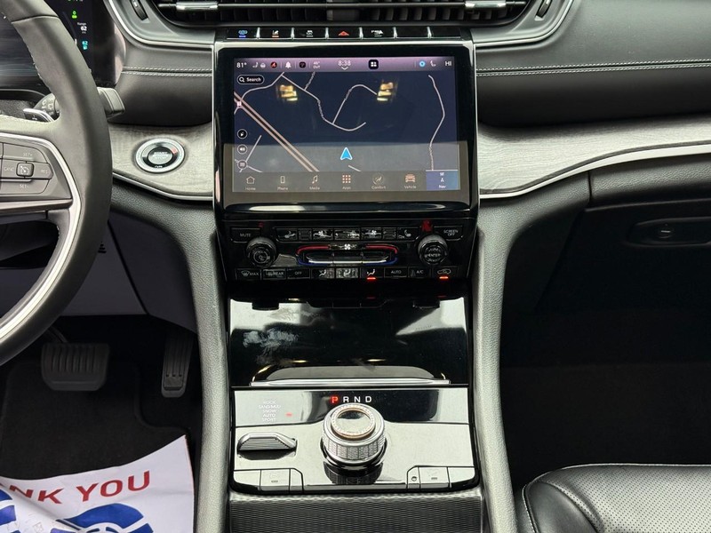 Jeep Grand Cherokee 4xe Vehicle Full-screen Gallery Image 14