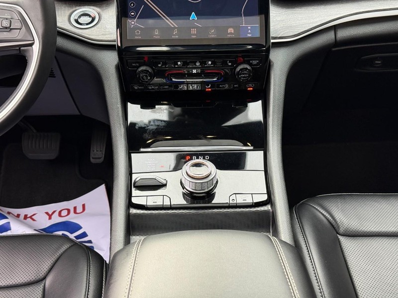 Jeep Grand Cherokee 4xe Vehicle Full-screen Gallery Image 15