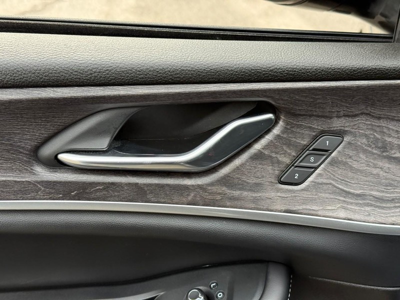 Jeep Grand Cherokee 4xe Vehicle Full-screen Gallery Image 17