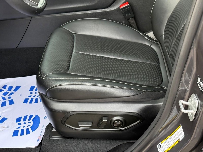 Jeep Grand Cherokee 4xe Vehicle Full-screen Gallery Image 18