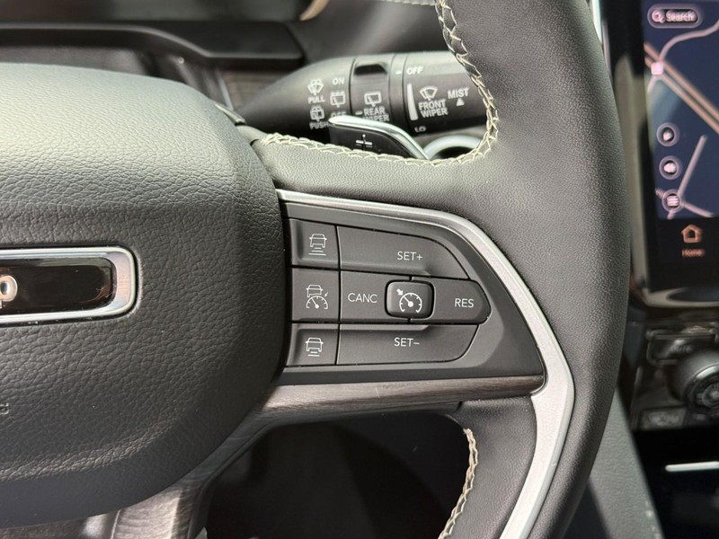 Jeep Grand Cherokee 4xe Vehicle Full-screen Gallery Image 21