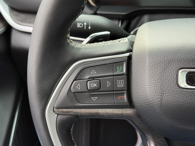 Jeep Grand Cherokee 4xe Vehicle Full-screen Gallery Image 22