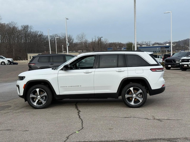 Jeep Grand Cherokee Vehicle Image 03