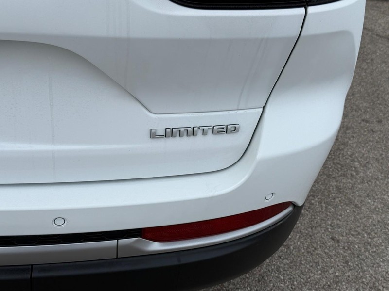 Jeep Grand Cherokee Vehicle Image 07