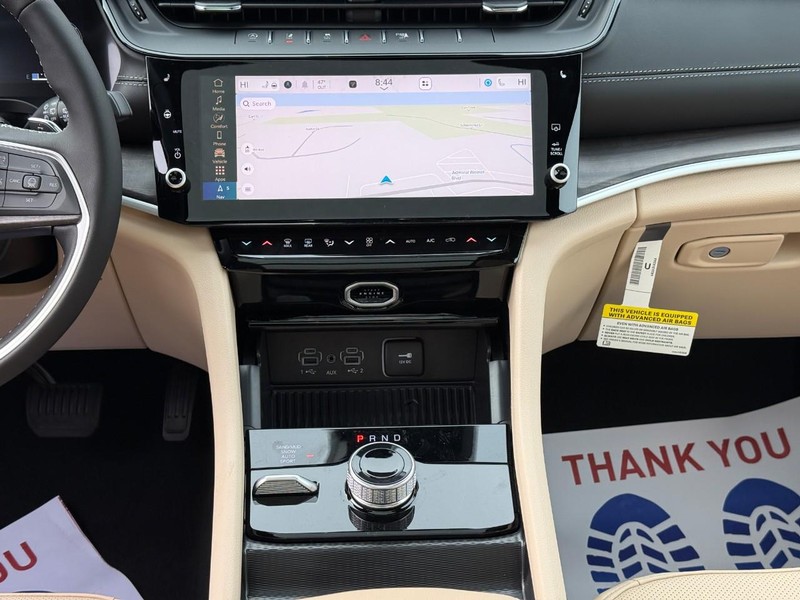 Jeep Grand Cherokee Vehicle Image 13