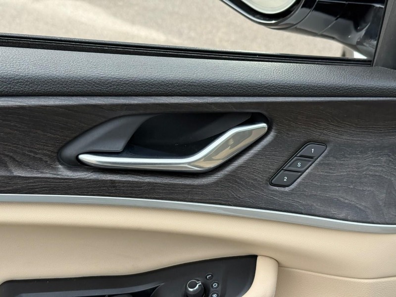 Jeep Grand Cherokee Vehicle Image 16