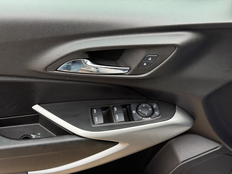 Chevrolet Trax Vehicle Image 18