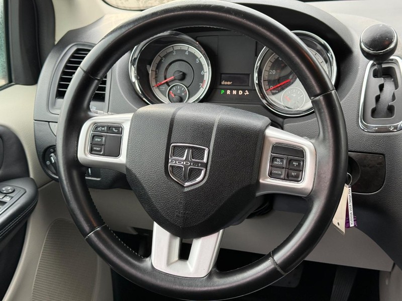 Dodge Grand Caravan Vehicle Image 16