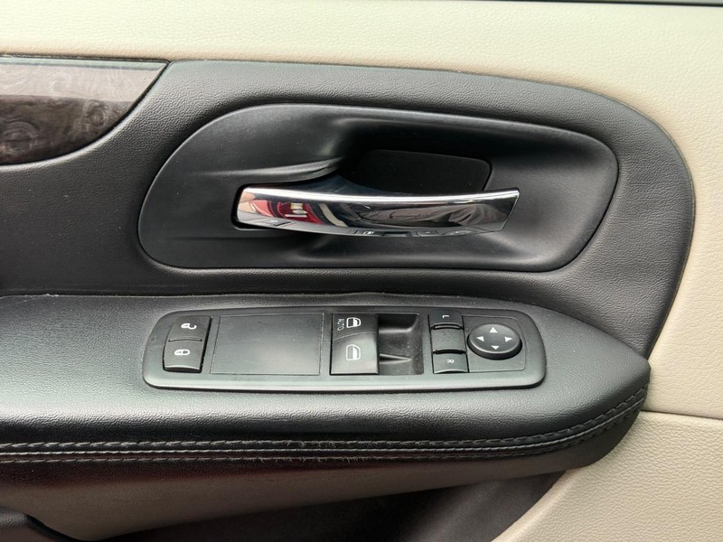 Dodge Grand Caravan Vehicle Image 24