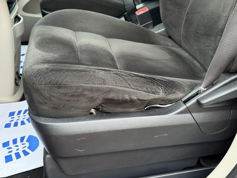 Dodge Grand Caravan Vehicle Image 25