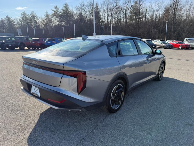 Kia K4 Vehicle Image 09