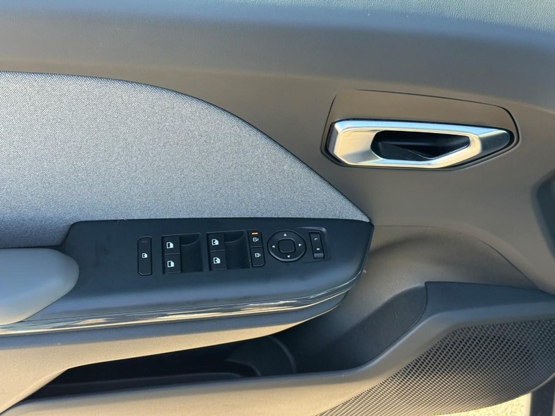 Kia K4 Vehicle Image 18