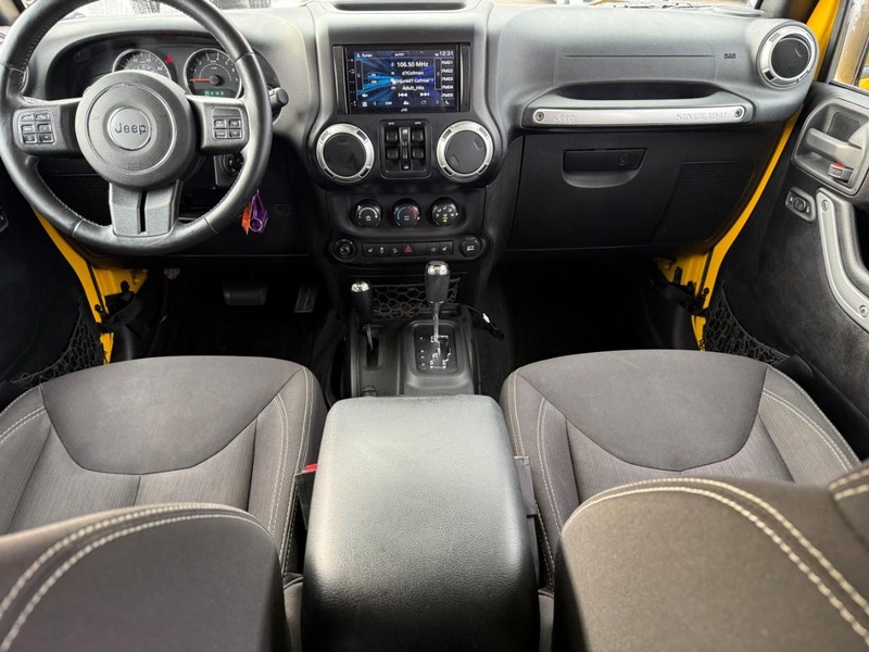 Jeep Wrangler Unlimited Vehicle Full-screen Gallery Image 11