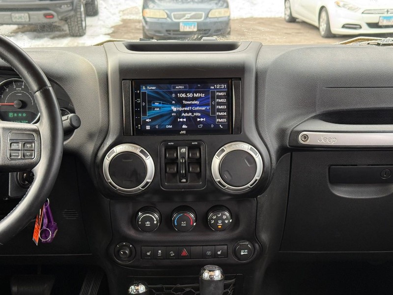 Jeep Wrangler Unlimited Vehicle Full-screen Gallery Image 13