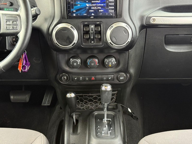 Jeep Wrangler Unlimited Vehicle Full-screen Gallery Image 14