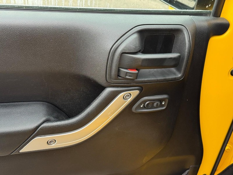 Jeep Wrangler Unlimited Vehicle Full-screen Gallery Image 16