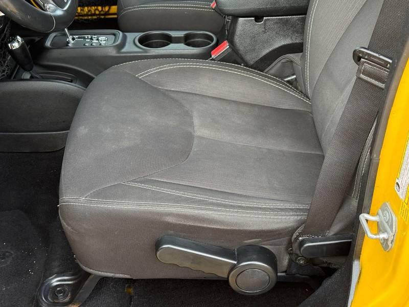 Jeep Wrangler Unlimited Vehicle Full-screen Gallery Image 17