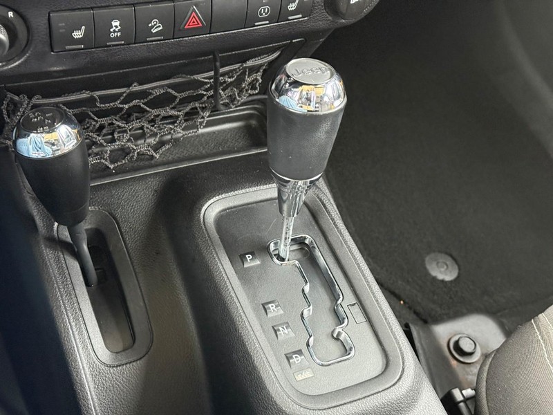 Jeep Wrangler Unlimited Vehicle Full-screen Gallery Image 22