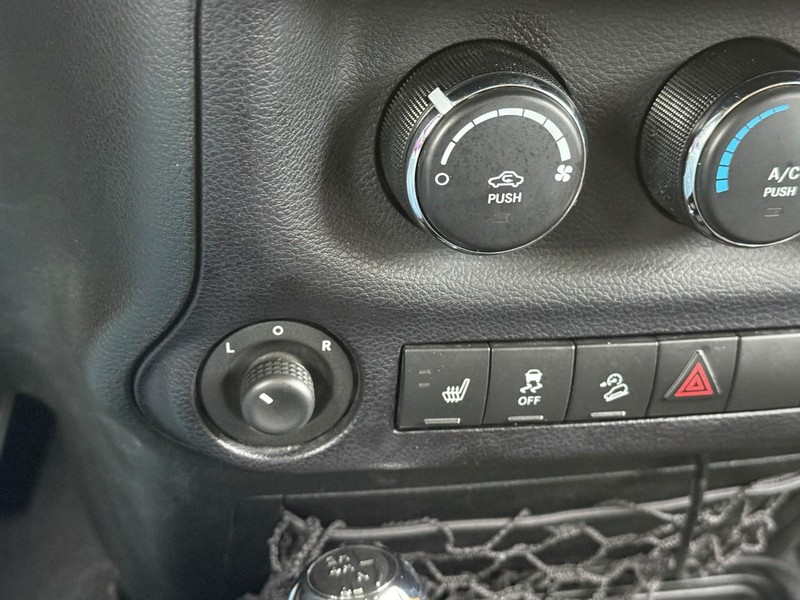 Jeep Wrangler Unlimited Vehicle Full-screen Gallery Image 23