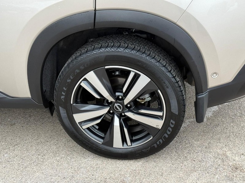 Nissan Rogue Vehicle Image 05