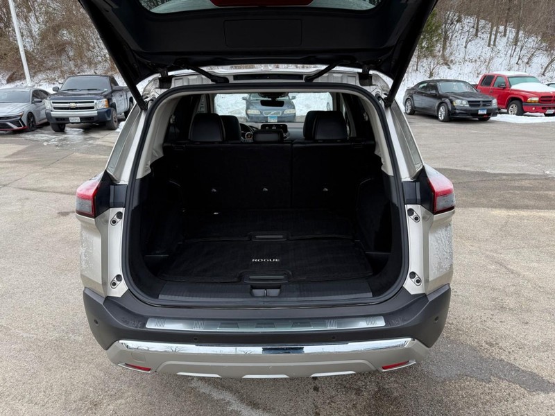 Nissan Rogue Vehicle Image 08