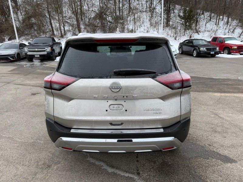 Nissan Rogue Vehicle Image 09