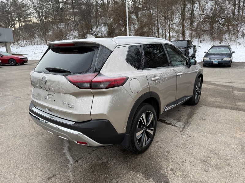 Nissan Rogue Vehicle Image 11