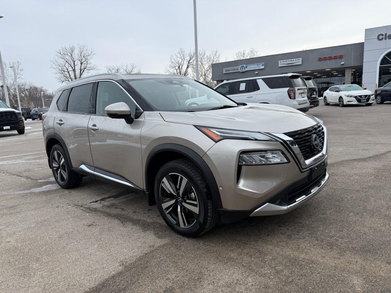 Nissan Rogue Vehicle Image 12