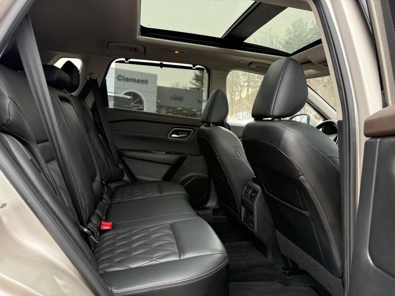 Nissan Rogue Vehicle Image 14