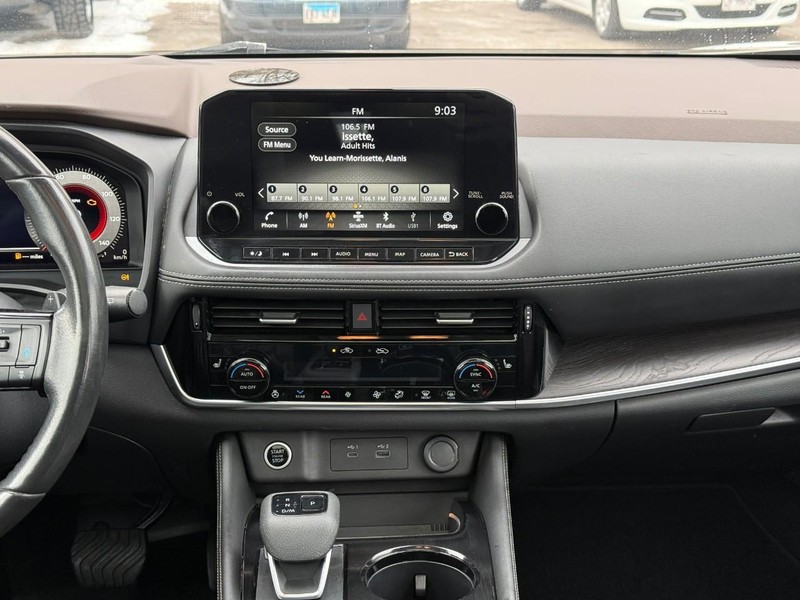 Nissan Rogue Vehicle Image 17