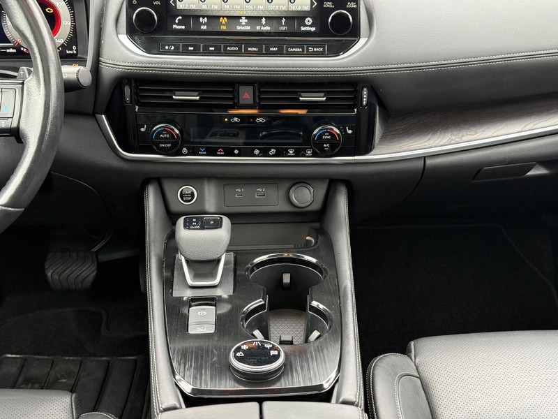 Nissan Rogue Vehicle Image 18