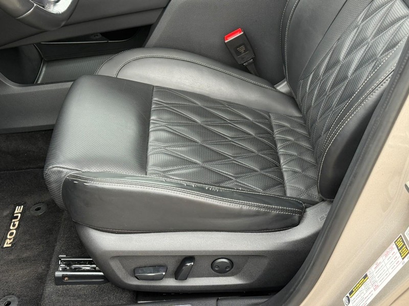 Nissan Rogue Vehicle Image 22