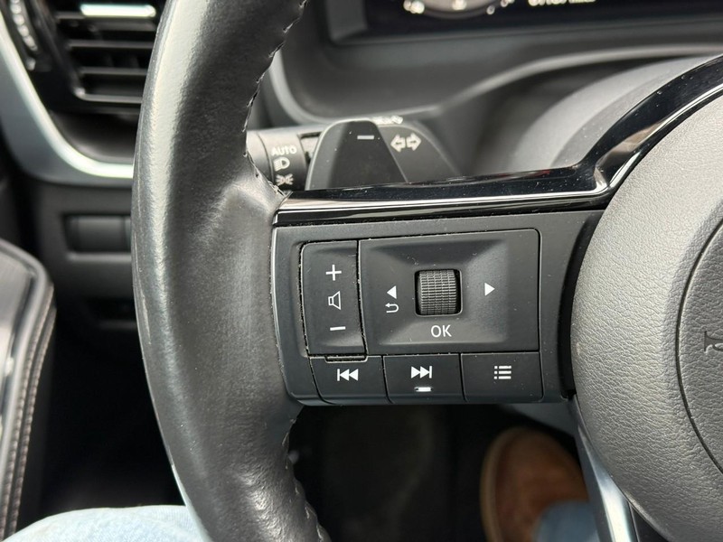 Nissan Rogue Vehicle Image 24