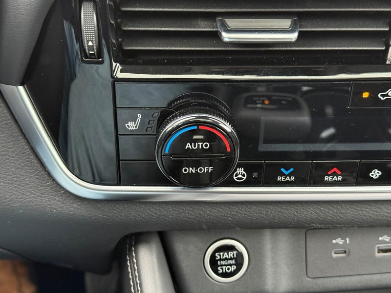 Nissan Rogue Vehicle Image 27