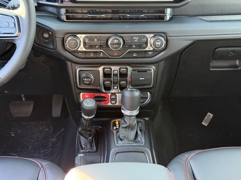 Jeep Wrangler Vehicle Image 12