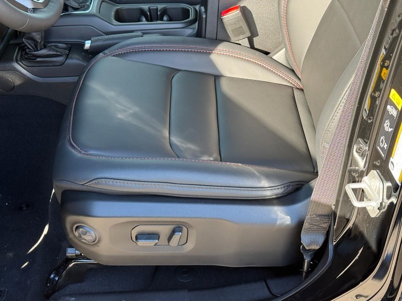 Jeep Wrangler Vehicle Image 14