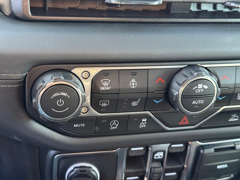 Jeep Wrangler Vehicle Image 19