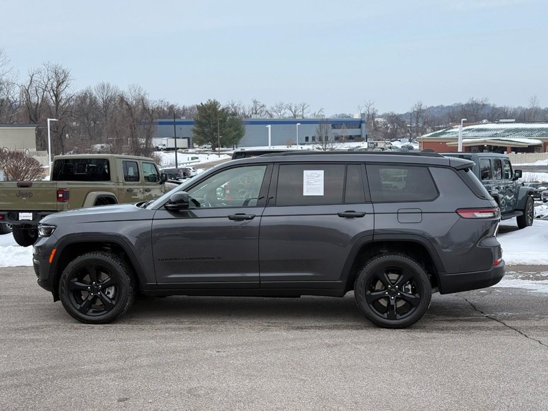Jeep Grand Cherokee L Vehicle Image 03