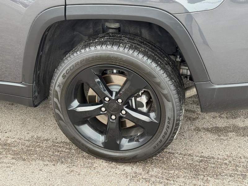 Jeep Grand Cherokee L Vehicle Image 05