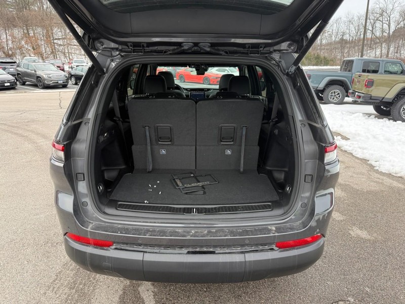 Jeep Grand Cherokee L Vehicle Image 08