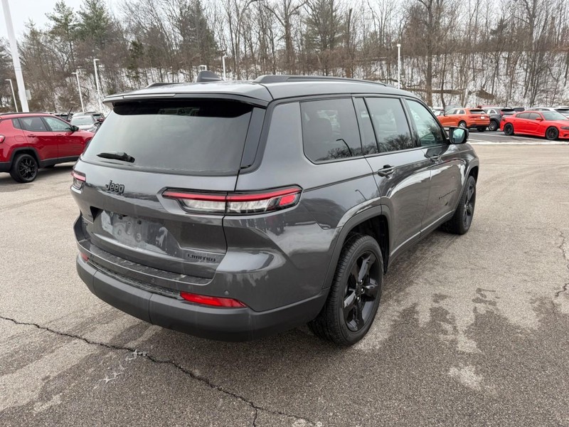 Jeep Grand Cherokee L Vehicle Image 11